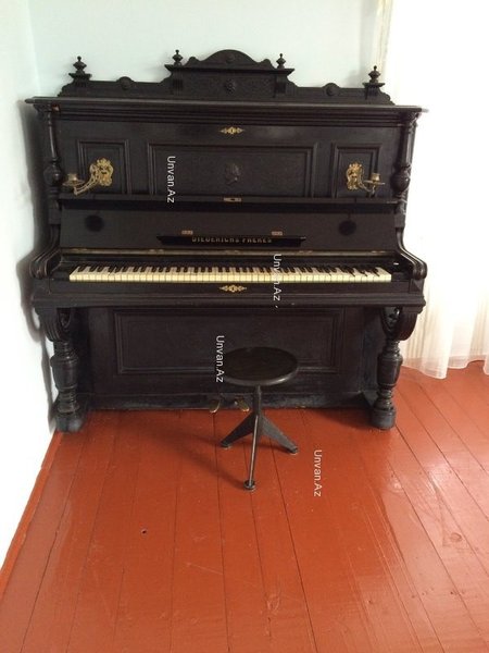 Bakıda 1810 cu ilin pianosu 39 000 manata satışa cıxarıldı