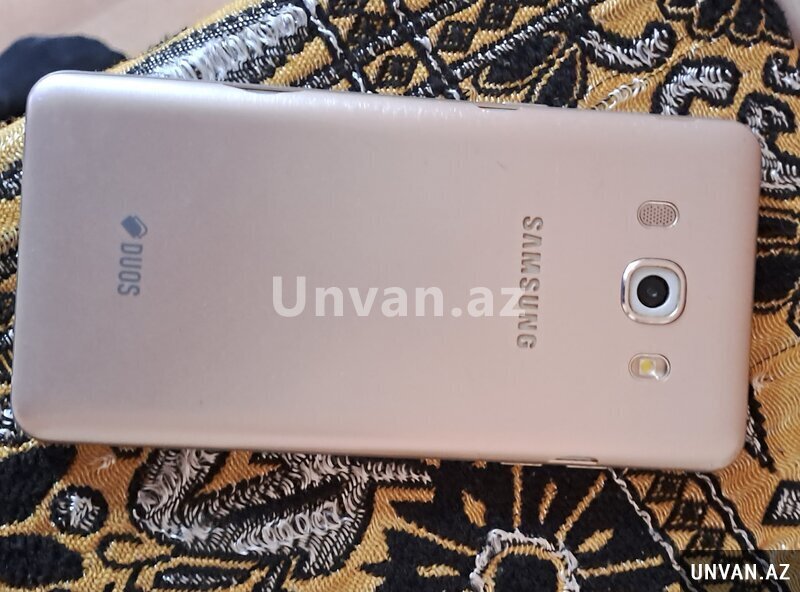 Samsung j52016 telefon
