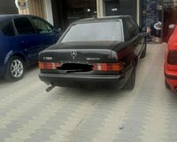Mercedes 190  1990 il, 1 motor