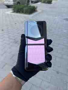 Vertu IronFlip Sakura Pink Alligator 2024 Vertu IronFlip Sakura Pink Alligator 2024