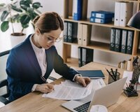Ofis meneceri axtarılır