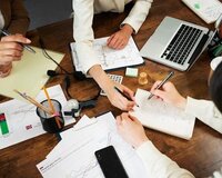 Tələbələrə ofis işi