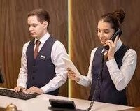 Qeydiyyatci Komputerde Adların Yazılması tələb olunur Xanım
