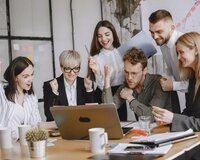 Ofis meneceri axtarılır