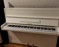 Pianinoların satışı
