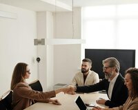 Antalyada iş bir başa işlə təmin