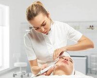 Kosmetoloq xanım teleb olunur