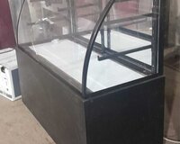 Qastronom vitrin