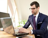 Ofis Meneceri Tələb olunur