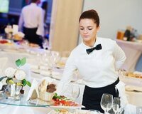 Ofisiant qız axtarılır