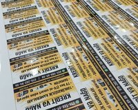 Reklam yapışdıran və buklet paylayan