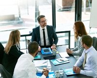 Ofis daxili məlumat meneceri axtarılır