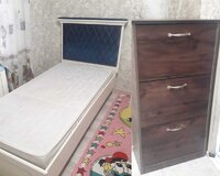 Çarpayı və kiçik dolab