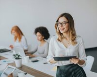 Ofis meneceri tələb edilir