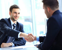 Menecer tələb olunur