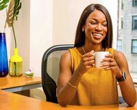 holdinqə menecer tələb olunur