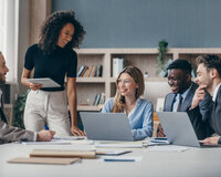 Ofis-menecer tələb olunur