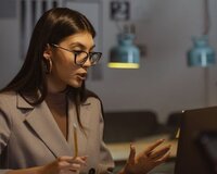 Komanda ilə işləyən əməkdaş