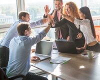 Menecer tələb olunur