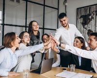 Aktiv menecer tələb olunur