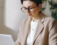 Ali Təhsilli Xanımlara İş