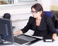 Operator işi təkli edirik