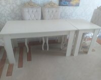 Masa və oturacaqlar satılır