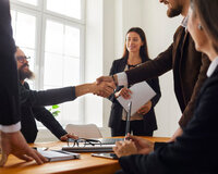 Biznes Maraqları Olanlar