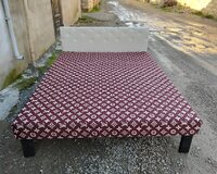 Kravatlar taxtlar çarpayılar