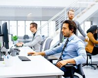 Satış meneceri tələb olunur