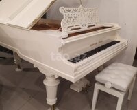 Royal piano