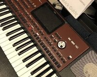 Korg pa700 Professional Arranger Keyboard