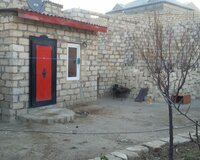 Qobu qəsəbəsi yeni sonaxanım kücəsi məsciddən 200 m qabaq avtoservisin yanı 3 otaq , Abşeron rayonu