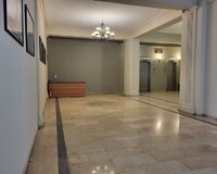 Şövgiyər Abdullayev küc 9a. Xarici Dillər Universitetinin garşisi, 4 otaq , Nəsimi rayonu