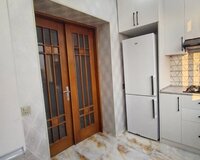 Sumqayıt Dövlət Universitetinə yaxın 8mkr, 3 otaq