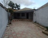 Bineqedi rayonu Bineqedi Qesebesinde şeher yolun üstünde, yola, və marsurt dayanacağına yaxin 3 otaq , Binəqədi rayonu