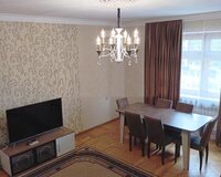 Elmler ve Inshaatcilar metrosu,Akim Abbasov kucesi 3 otaq , Yasamal rayonu