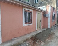 Binəqədi qəsəbəsində məktəbə, marsurt dayanacağına yaxın 3 otaq , Binəqədi rayonu