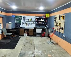 Nerimanovda 25 kv qaraj satilir