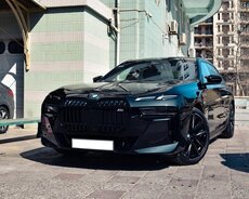 Bmw M760e rəsmi dillerdir