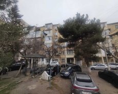 Yasamal rayonunda 3 otaqlı satılır