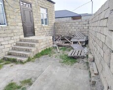 Maştağada həyət evi satılır