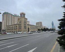 Rəssamliq Akademiyasinin yanında