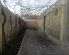 Buzovnada həyət evi satıllır