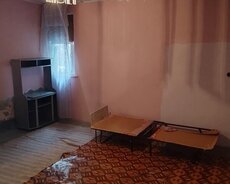 Xırdalanın mərkəzində 3 otaqlı həyət evi satılır