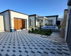 Buzovna qəsəbəsində bağ evi satılır