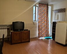 Yeni avtovağzal metrosu yaxınlıqda Rahat marketin yanı