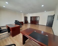 Əhməd Rəcəblidə 700 kv ofis