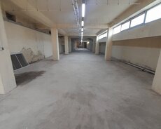 Ayna Sultanova heykəlinin yaxınlığında 450 kv anbar