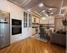 Heydər parkının yanında